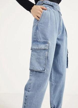 Жіночі джинси карго bershka 38 світлі джинси mom з кишенями блакитні джинси 0030/388/428