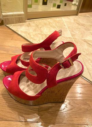 Босоножки на танкетке ( босоніжки  на платформі )