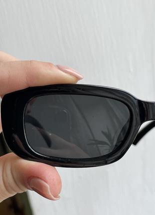 Новые солнцезащитные очки женские прямоугольные черные с маленьким браком3 фото