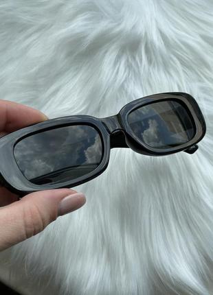Новые солнцезащитные очки женские прямоугольные черные с маленьким браком7 фото