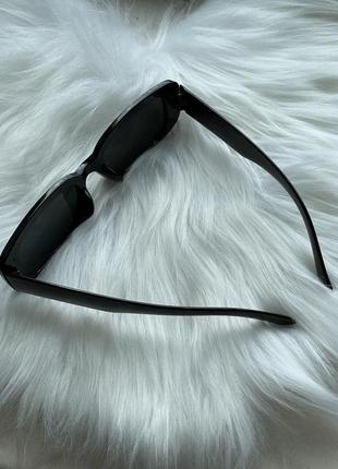 Новые солнцезащитные очки женские прямоугольные черные с маленьким браком8 фото
