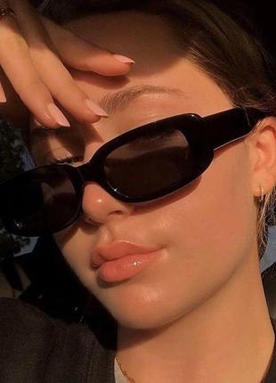 Новые солнцезащитные очки женские прямоугольные черные с маленьким браком