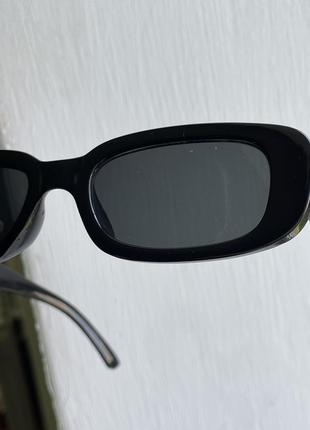 Новые солнцезащитные очки женские прямоугольные черные с маленьким браком5 фото