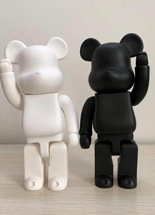 Статуэтка bearbrick 400% white 28 см. дизайнерская игрушка беарбрик белый. bearbrick