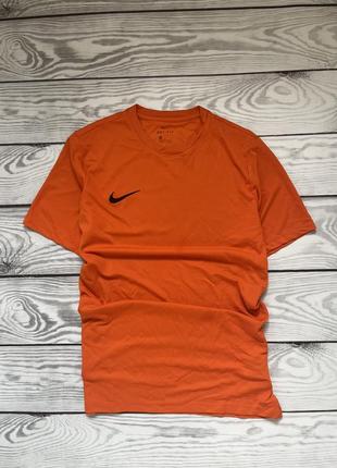 Оригінальна футболка для спорту від nike