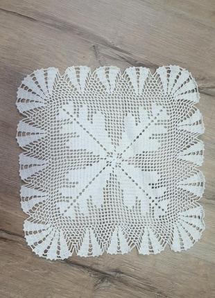 Серветка в'язана ажурна