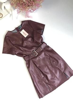 Коричневое кожаное шоколадное мини платье с поясом