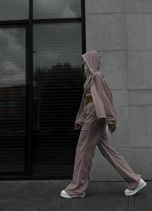 Жіночий повсякденний прогулянковий костюм-трійка з велюру: кофта на блискавці з капюшоном, штани та топ колір мокко3 фото