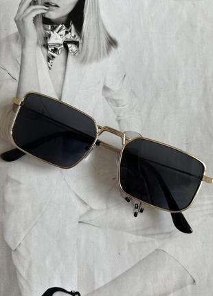 Окуляри прямокутні чорна лінза в золотій оправі унісекс (45147)