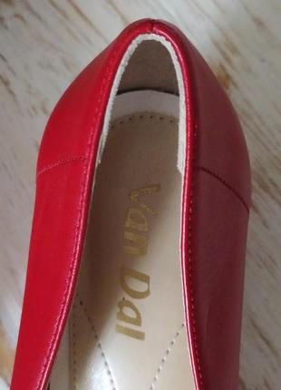 Туфлі червоні з відкритим носком van dal6 фото