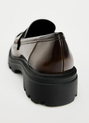 Стильні туфлі лофери з ношеним ефектом та тракторною підошвою zara зара3 фото