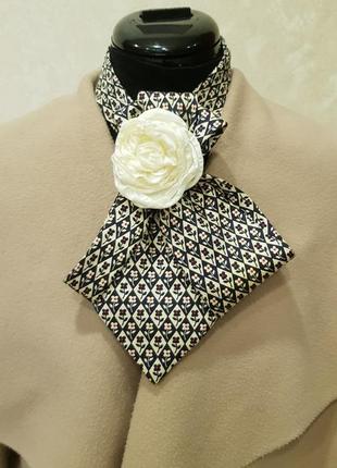 Жіноча краватка з квіткою3 фото