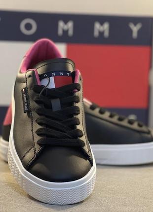 Кросівки tommy jeans tjw cupsole sneaker ess колір чорний en0en025083 фото