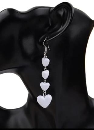 Біжутерія довгі сережки серця білі висюльки сердечка кульчики серце купити довгі сережки з сердечками3 фото