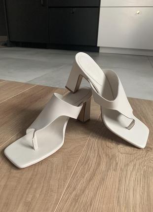 Новые босоножки mango