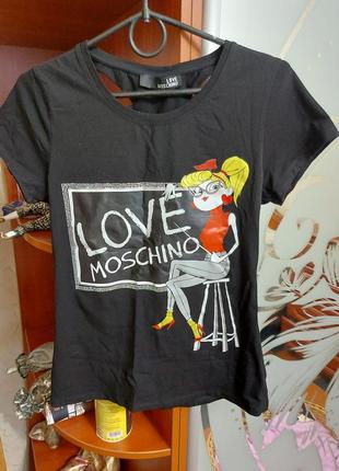 Красивая футболка с невероятной спинкой,фирма love moschino1 фото