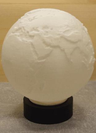 Нічник "планета земля". перламутрова на чорній підставці