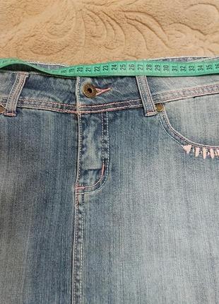 Юбка джинсовая с вышивкой и камнями3 фото