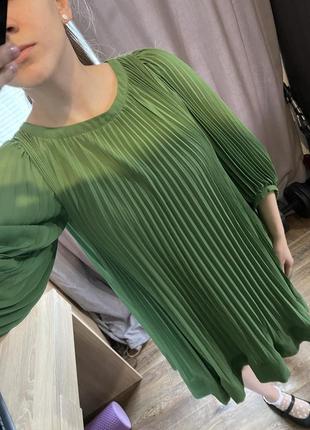 Сукня плісе у насиченому зеленому кольорі