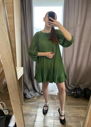 Сукня плісе у насиченому зеленому кольорі3 фото