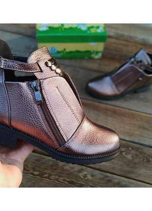 Черевики без утеплення на дівчинку в 32 і 34 розмірі