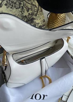 Сумка кожаная белая dior saddle8 фото