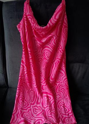 Легенька сукня на тоненьких бретельках рожева з цікавим декольте l6 фото