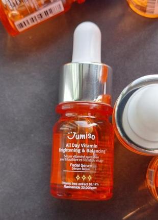 Антиоксидантна сировотка jumiso - all day vitamin brightening & balancing facial serum