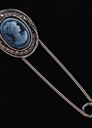 Брошка-шпилька камея зі стразами