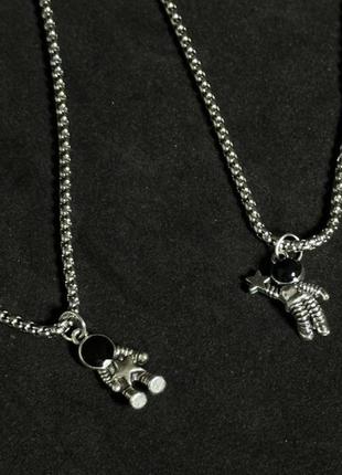 Парні кулони космонавти 4