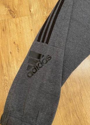 Чоловічі спортивні штани adidas