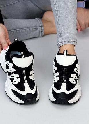 Молодежная модель девчачье кроссовки, толстая подошва черные с белым, эко кожа вставки текстиля