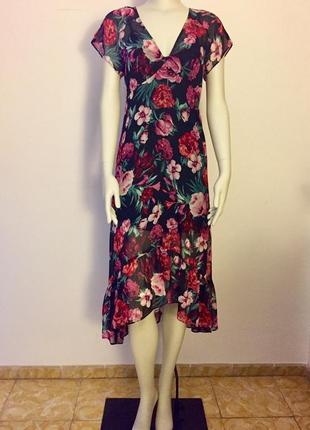 Платье легкое и полупрозрачное с небольшим шлейфом сзади stradivarius