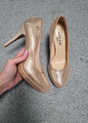 Золоті нарядні туфлі stillo каблук