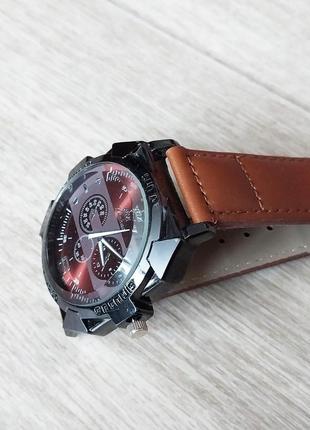 Часы наручные мужские кварцевые
