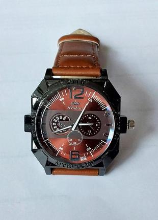 Часы наручные мужские кварцевые
