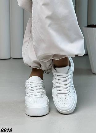 Кросівки матеріал еко шкіра колір білий на шнурівці4 фото