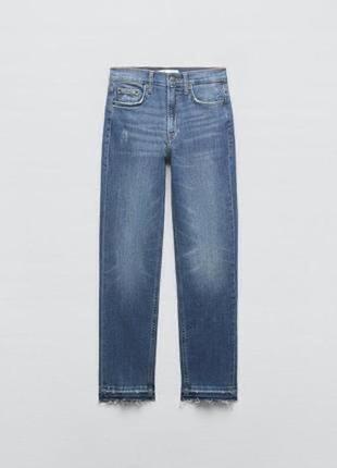Стильні джинси с високою посадкою з ткані з ефектом потертості. zara