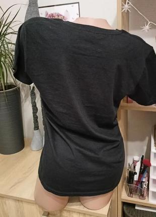 Женская черная футболка с надписью3 фото