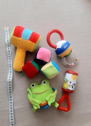 Іграшки м'які  брязкальця і липучка жабка для малюка2 фото