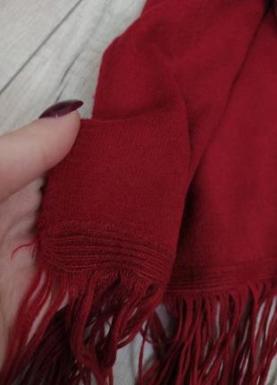 Женский шарф палантин демисезонный розово красный с бахромой 178х544 фото