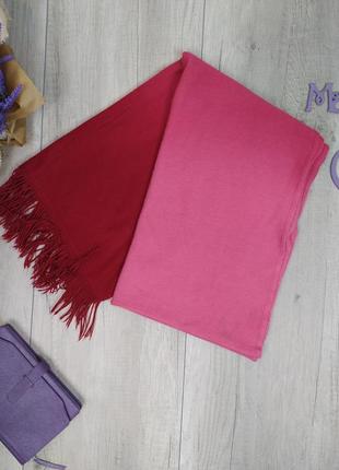 Женский шарф палантин демисезонный розово красный с бахромой 178х543 фото