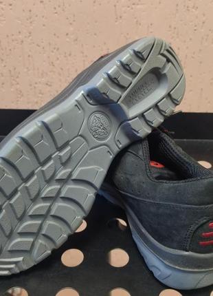 Кроссовки с усиленным носком bata, р.38