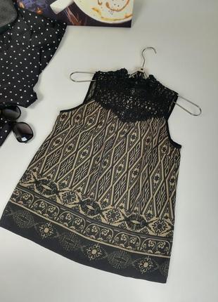 Майка блуза з африканськими мотивами та мереживом бренду vero moda