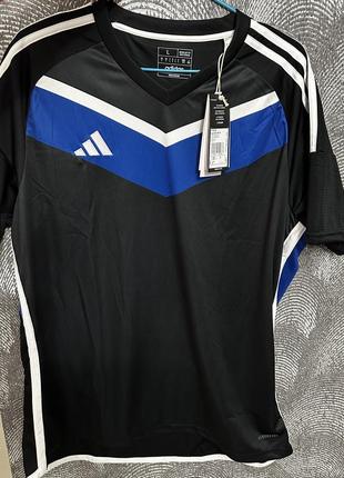 Футболка adidas