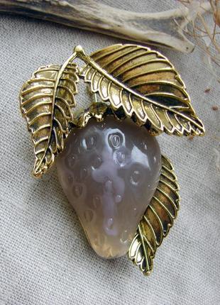 Крупная объемная брошь клубника брошка с клубникой. цвет бронза античное золото5 фото