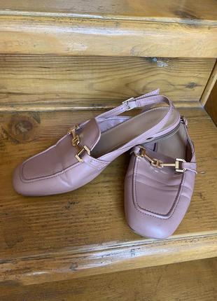 Босоніжки закриті next