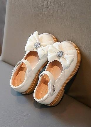 Стильні нарядні туфлі 4