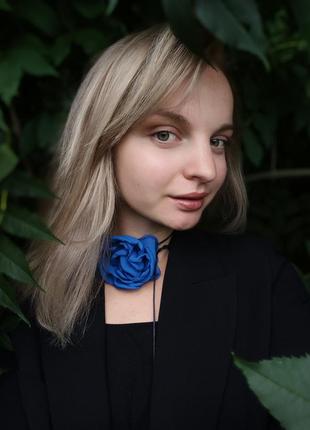 Чокер на шию квітка з трояндою на шнурку синього кольору