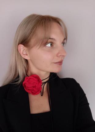 Чокер на шию квітка з трояндою на шнурку червоного кольору